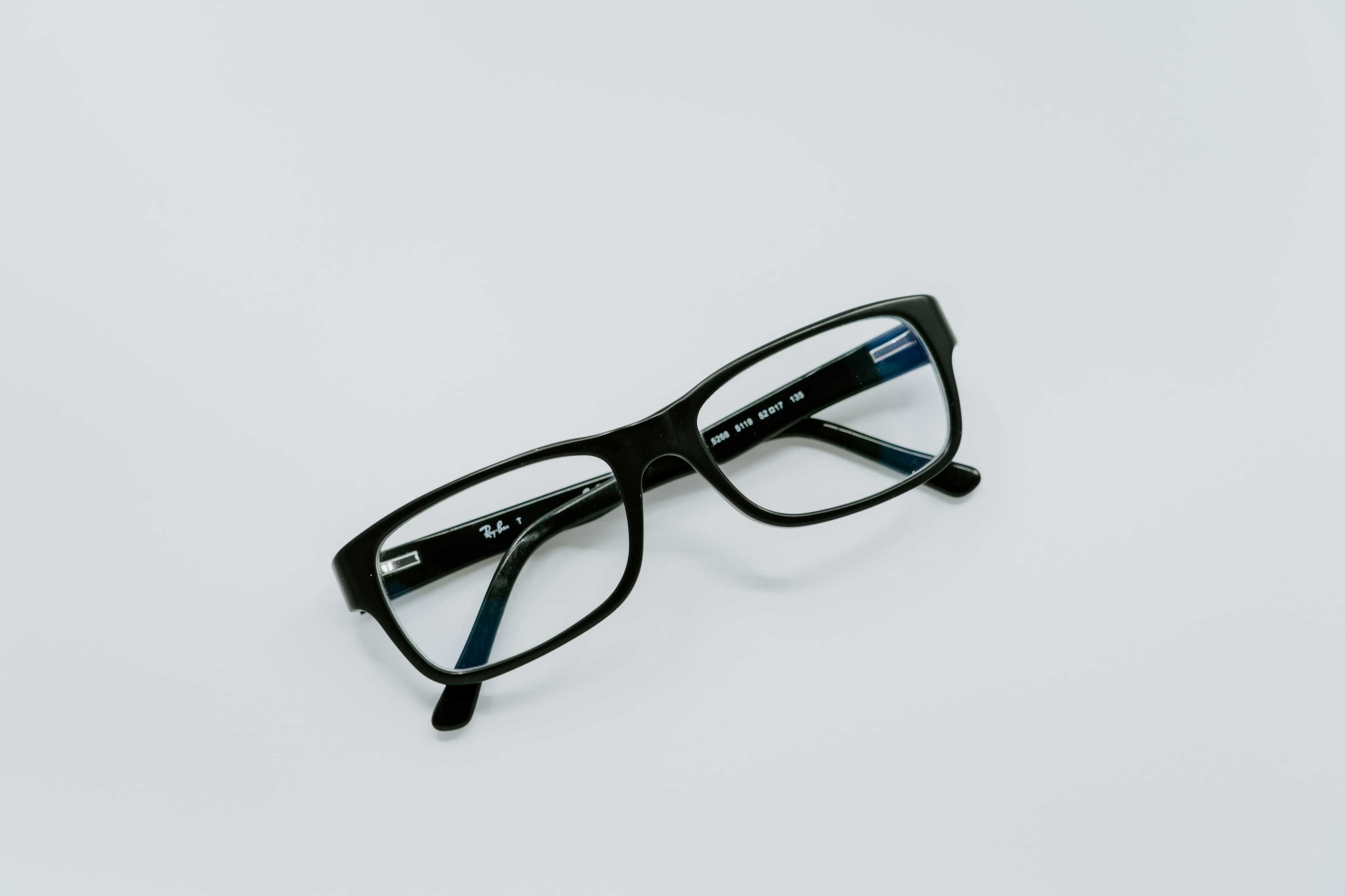 Lentes ópticos de marco negro